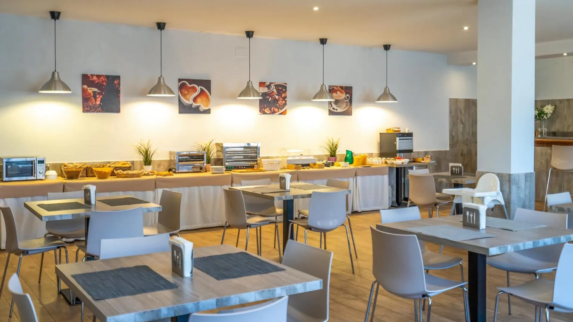 Lägenhet Apartamentos Puerta Del Sur Sevilla