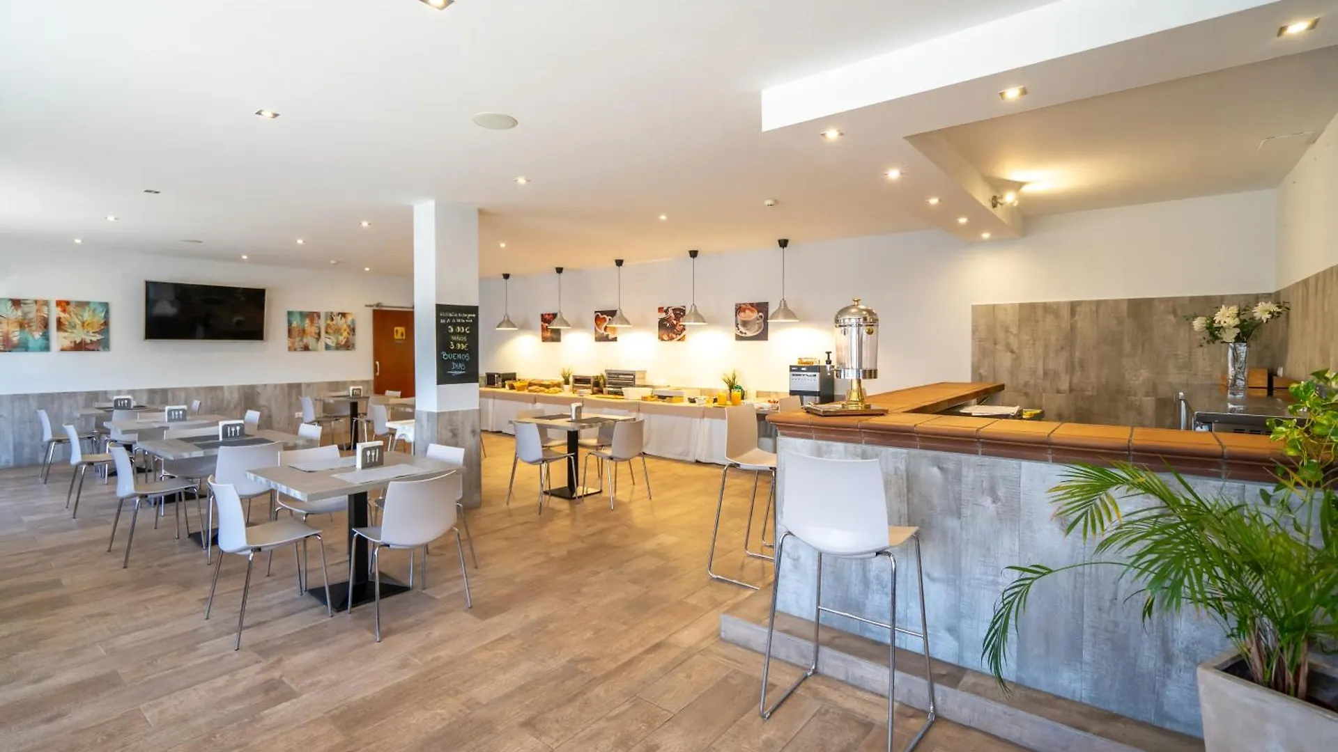 Apartamentos Puerta Del Sur Sevilla Spanien