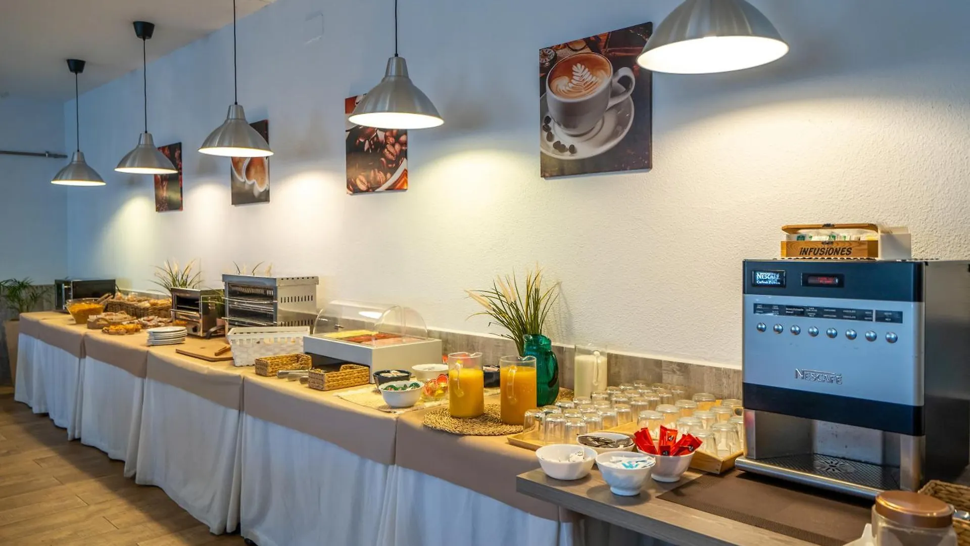 Apartamentos Puerta Del Sur Sevilla Lägenhet