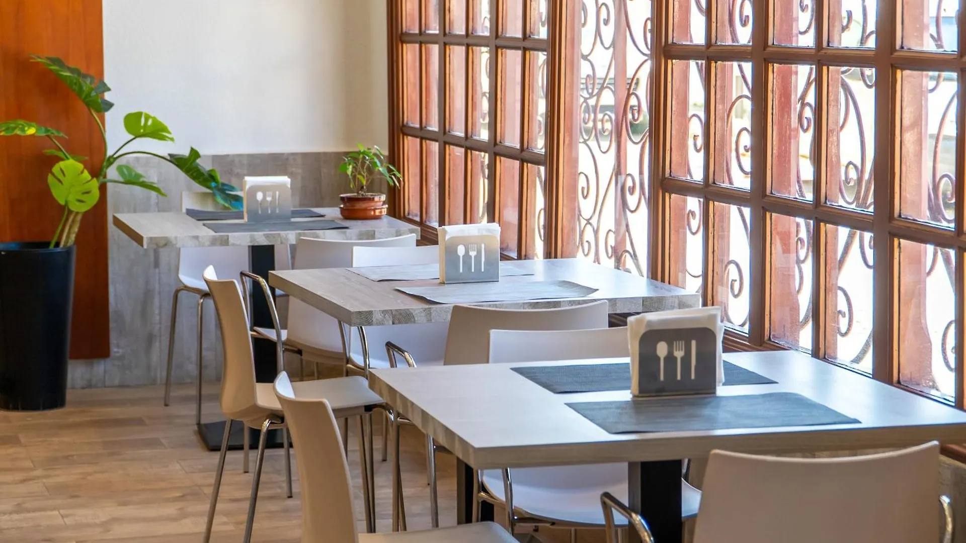 Apartamentos Puerta Del Sur Sevilla Lägenhet