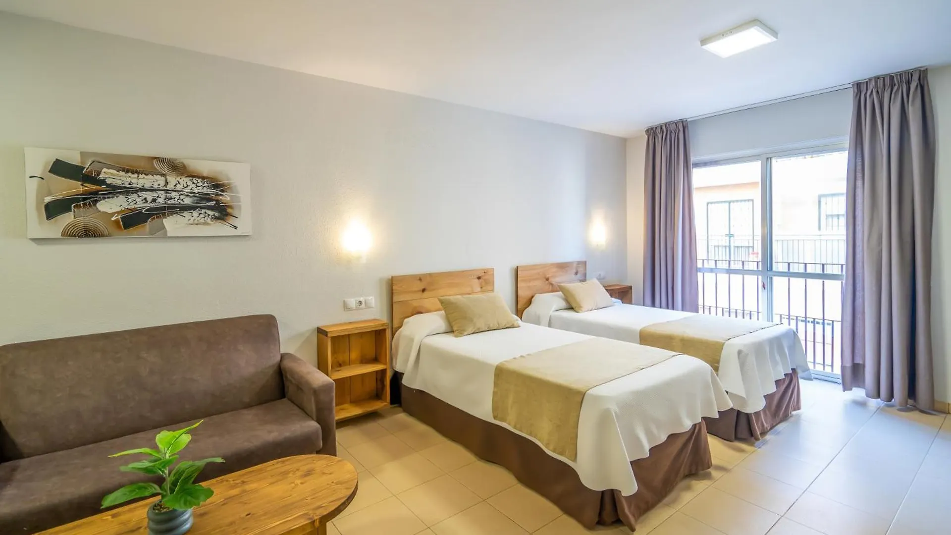 Apartamentos Puerta Del Sur Sevilla Spanien