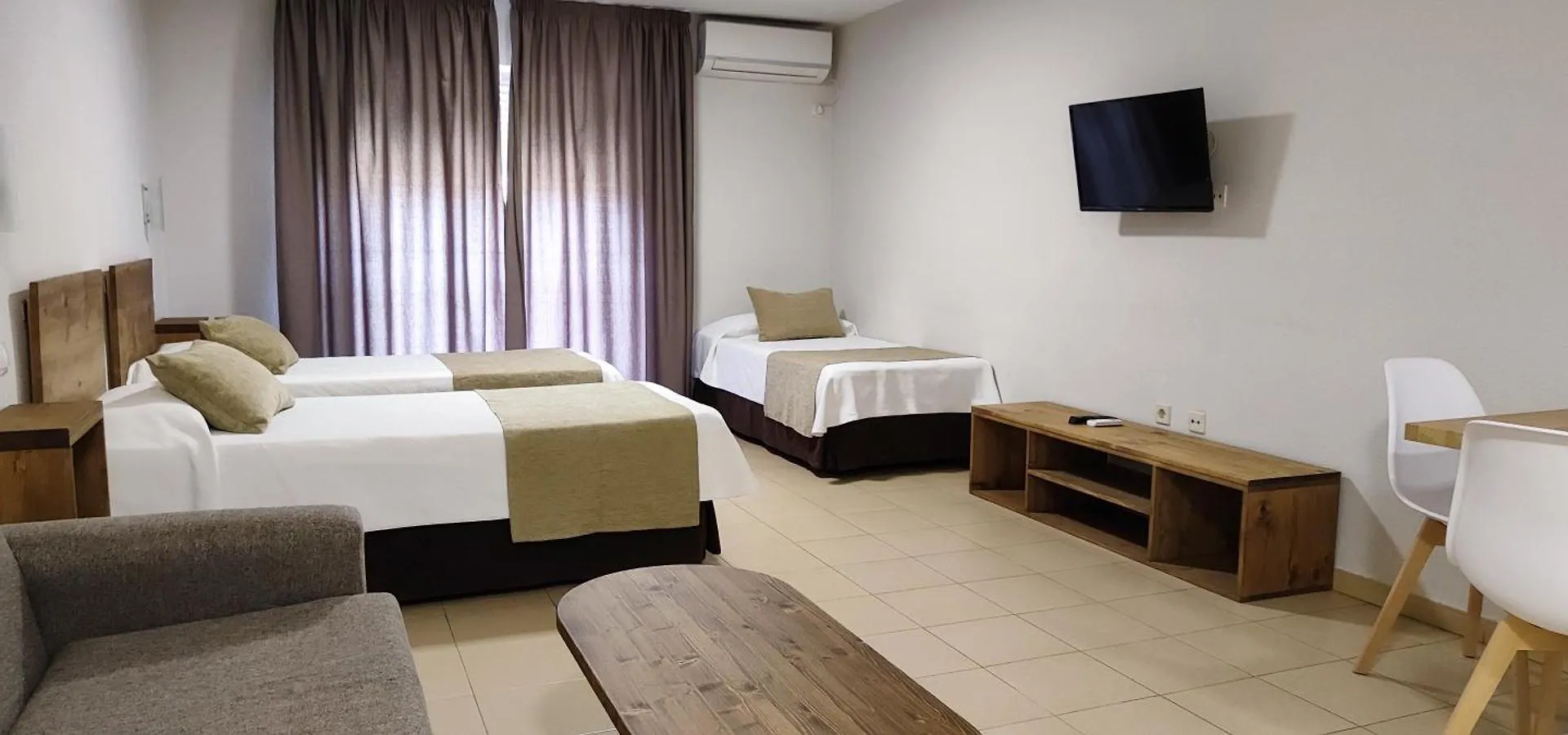 Apartamentos Puerta Del Sur Sevilla 0*,  Spanien