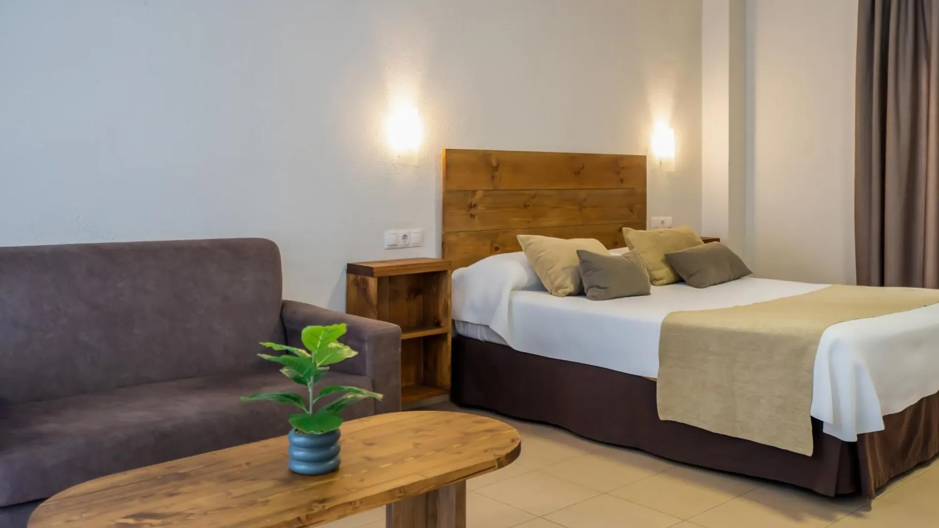 Apartamentos Puerta Del Sur Севилья Апартаменты