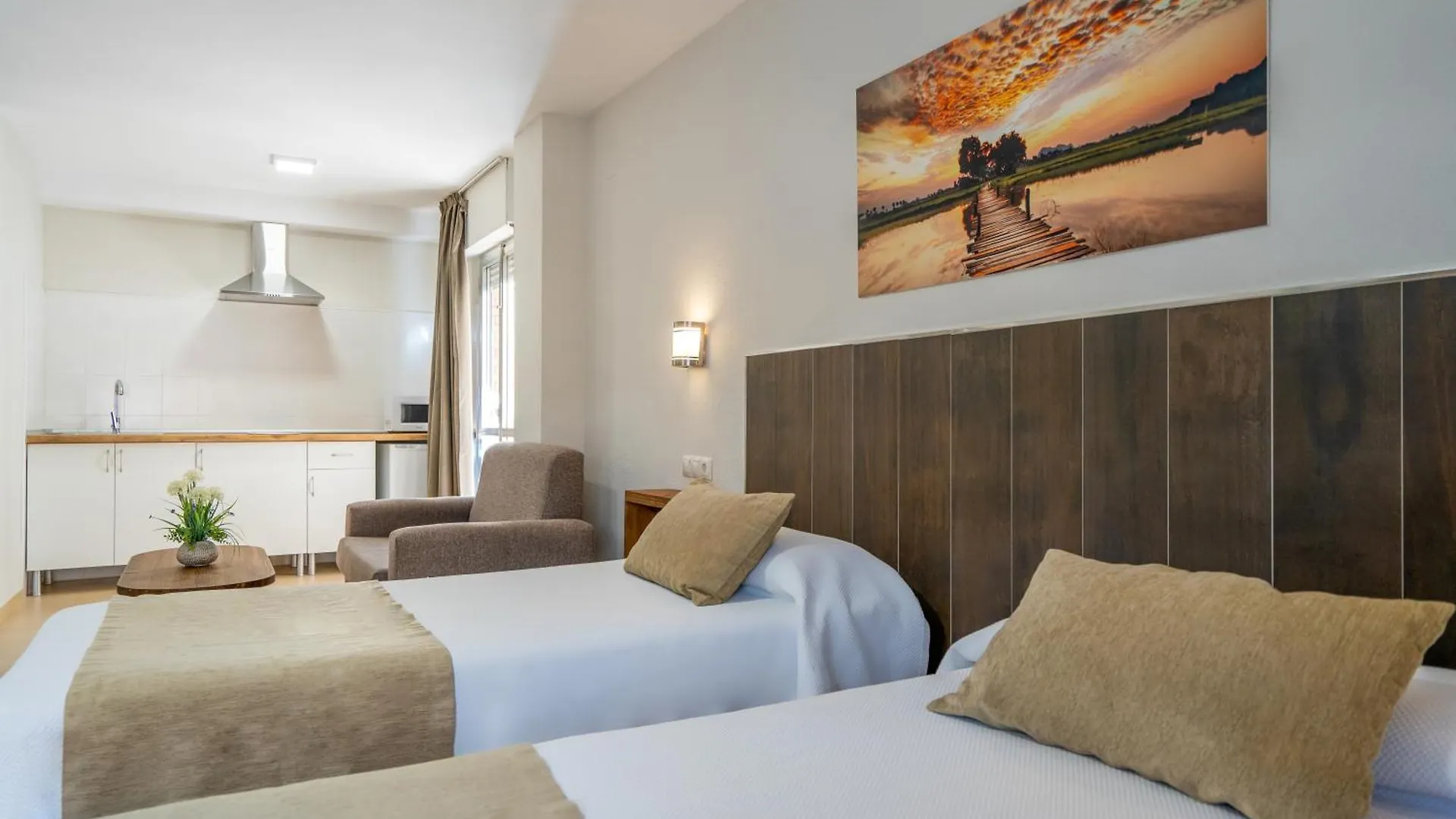 Apartamentos Puerta Del Sur Севилья