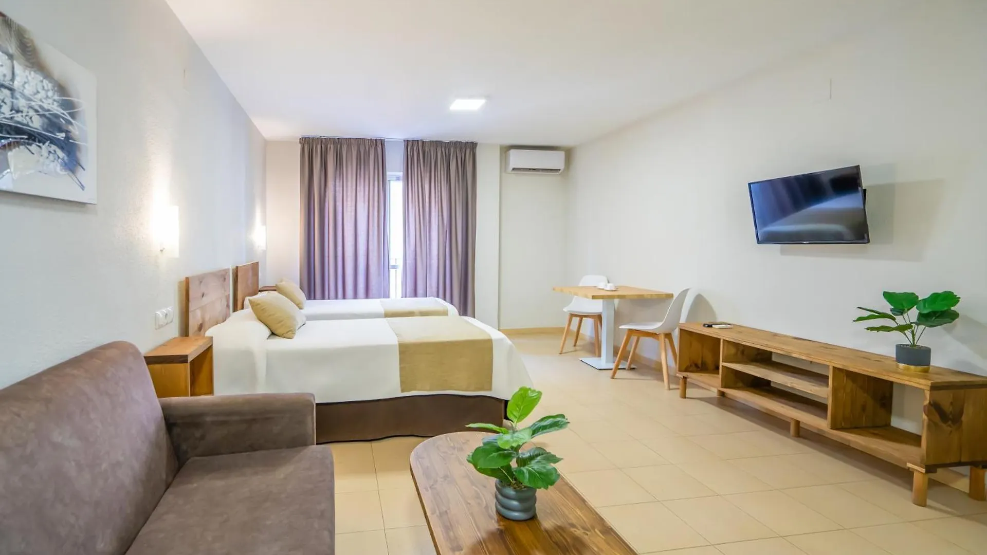 Apartamentos Puerta Del Sur Севилья