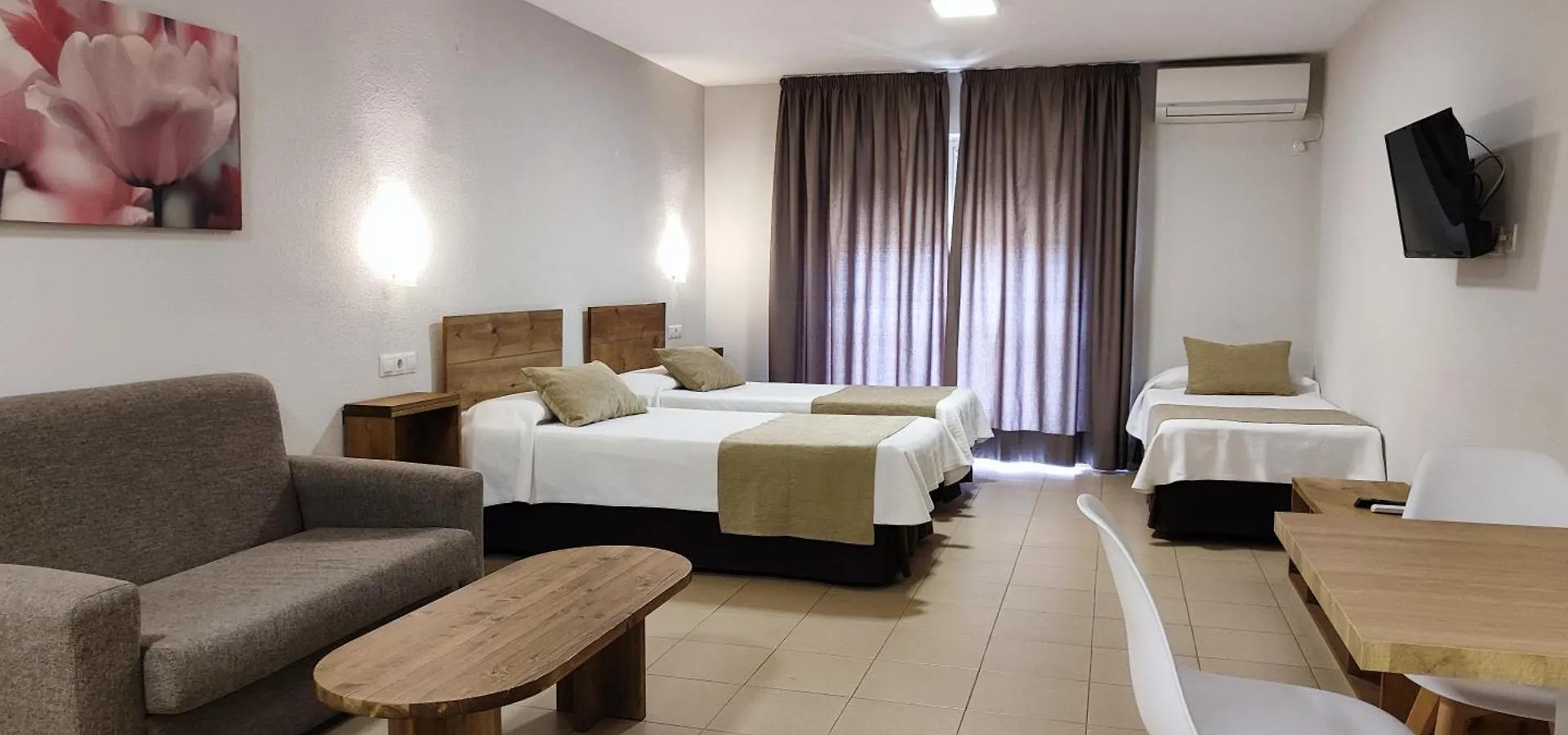 Apartamentos Puerta Del Sur Севилья Апартаменты