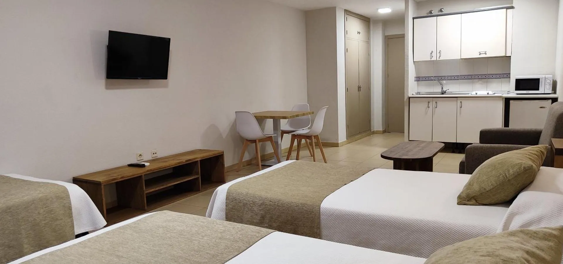 Apartamentos Puerta Del Sur Севилья 0*,  Испания