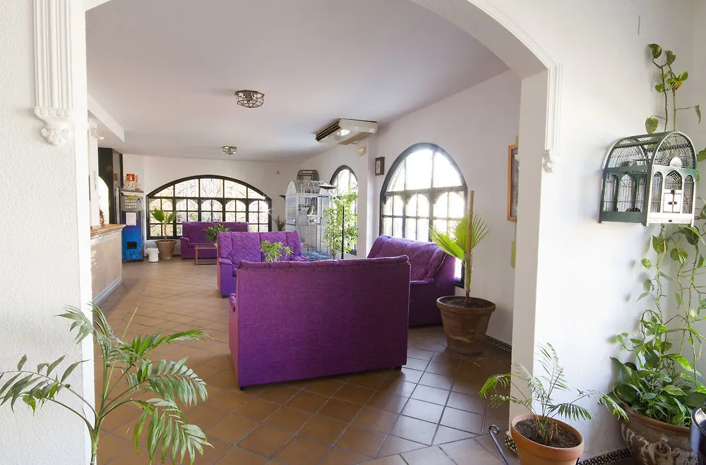 Apartamentos Puerta Del Sur Севилья
